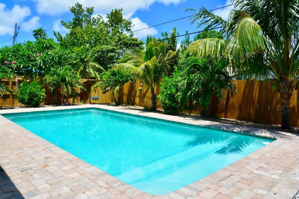 Tropical Retreat Near Beaches, Cruise Terminals Merritt Island Exterior photo