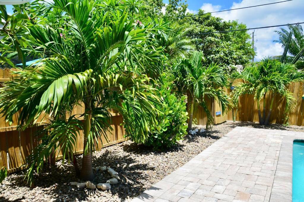 Tropical Retreat Near Beaches, Cruise Terminals Merritt Island Exterior photo