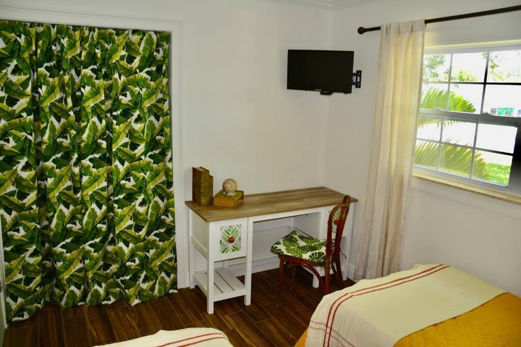 Tropical Retreat Near Beaches, Cruise Terminals Merritt Island Exterior photo