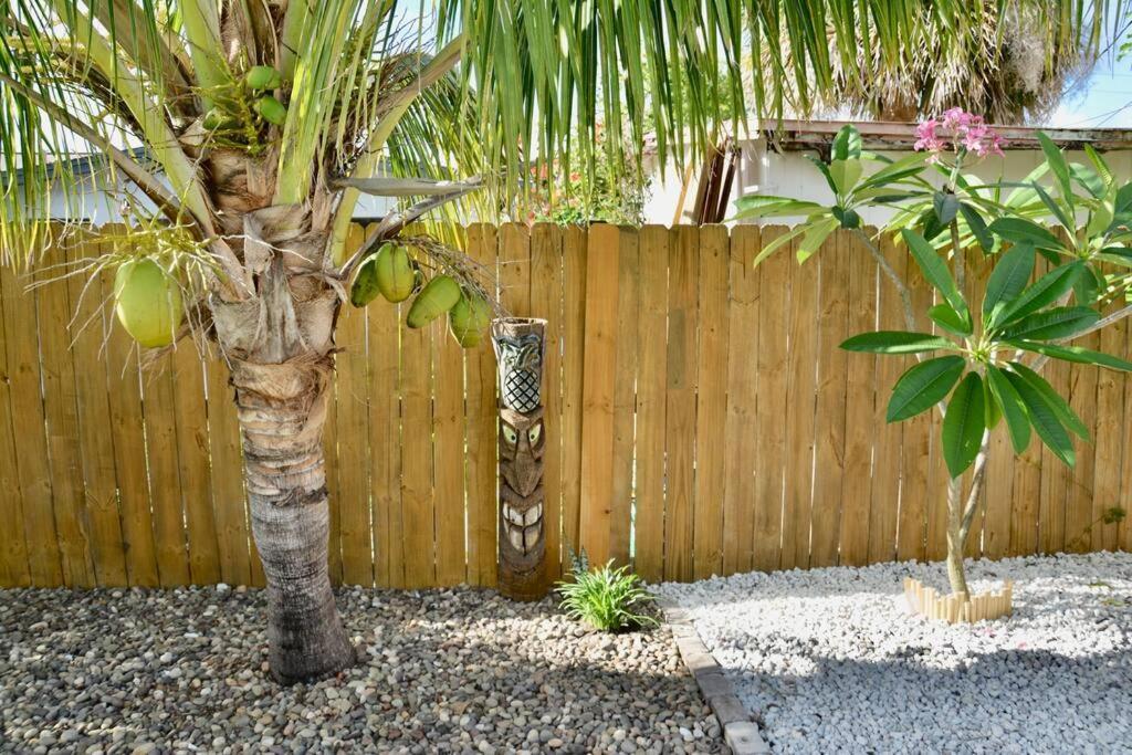 Tropical Retreat Near Beaches, Cruise Terminals Merritt Island Exterior photo